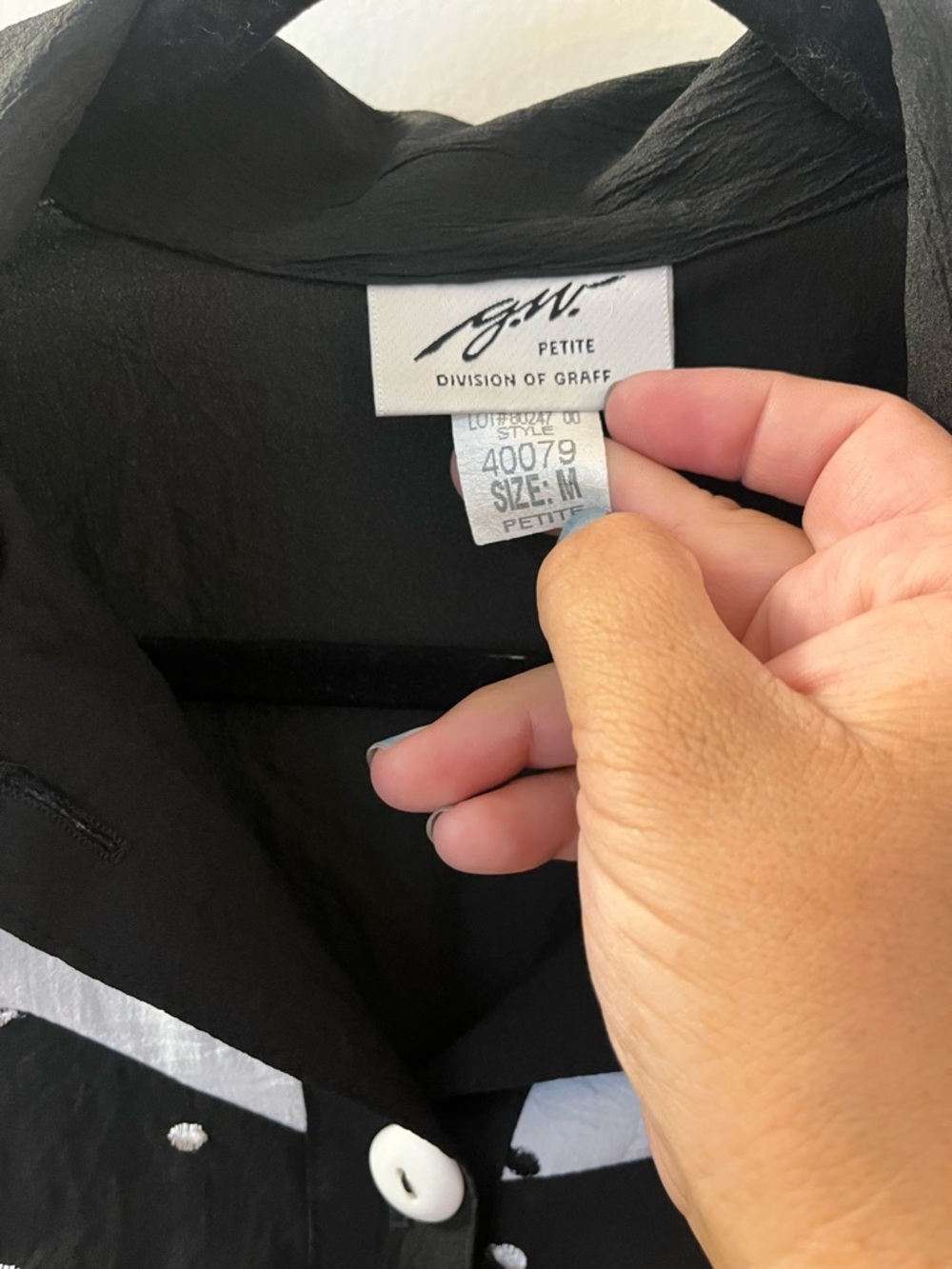 Vintage G.W. Petite Black & White Patterned Button-Front Blouse W/Shoulder pads - Picture 4 of 9